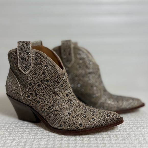 Jessica Simpson Zadie2 Rhinestone Western Ankle Booties Women's SZ 8.5 Champagne - Picture 1 of 10